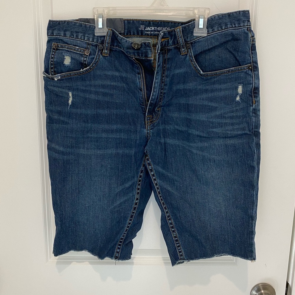 - Jack Threads men’s shorts. Size 34
